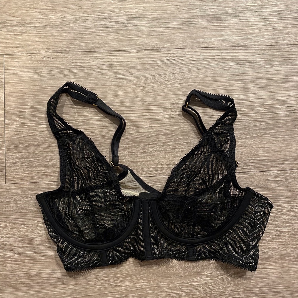 *NEW* Victoria’s Secret zebra striped bra size 34B